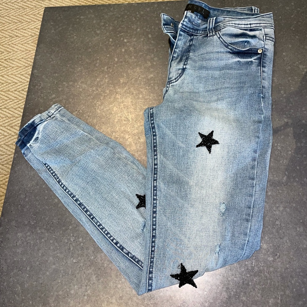 Light wash star jeans
